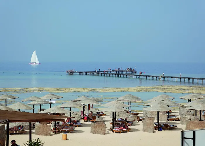 Resort Three Corners Fayrouz Plaza 5*